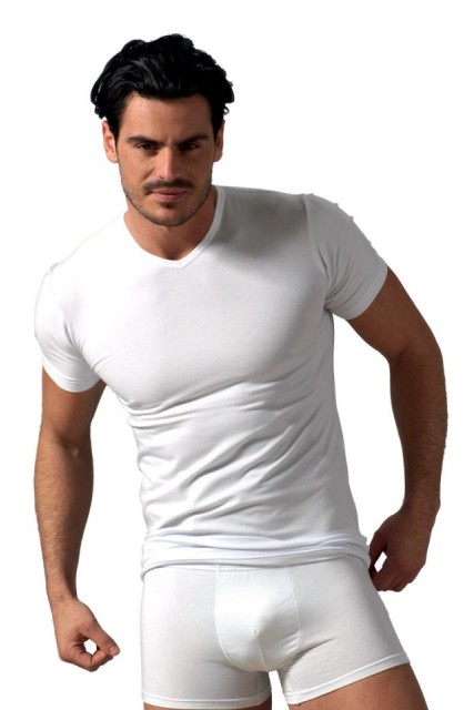 Λευκή μπλούζα με V λαιμόκοψη 